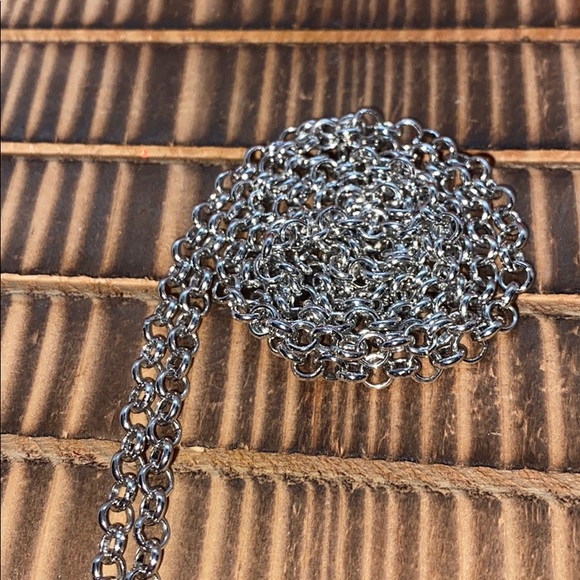 Painted resin pendant necklace - Picture 4 of 5